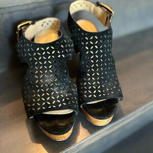 Michael kors wedge size 8